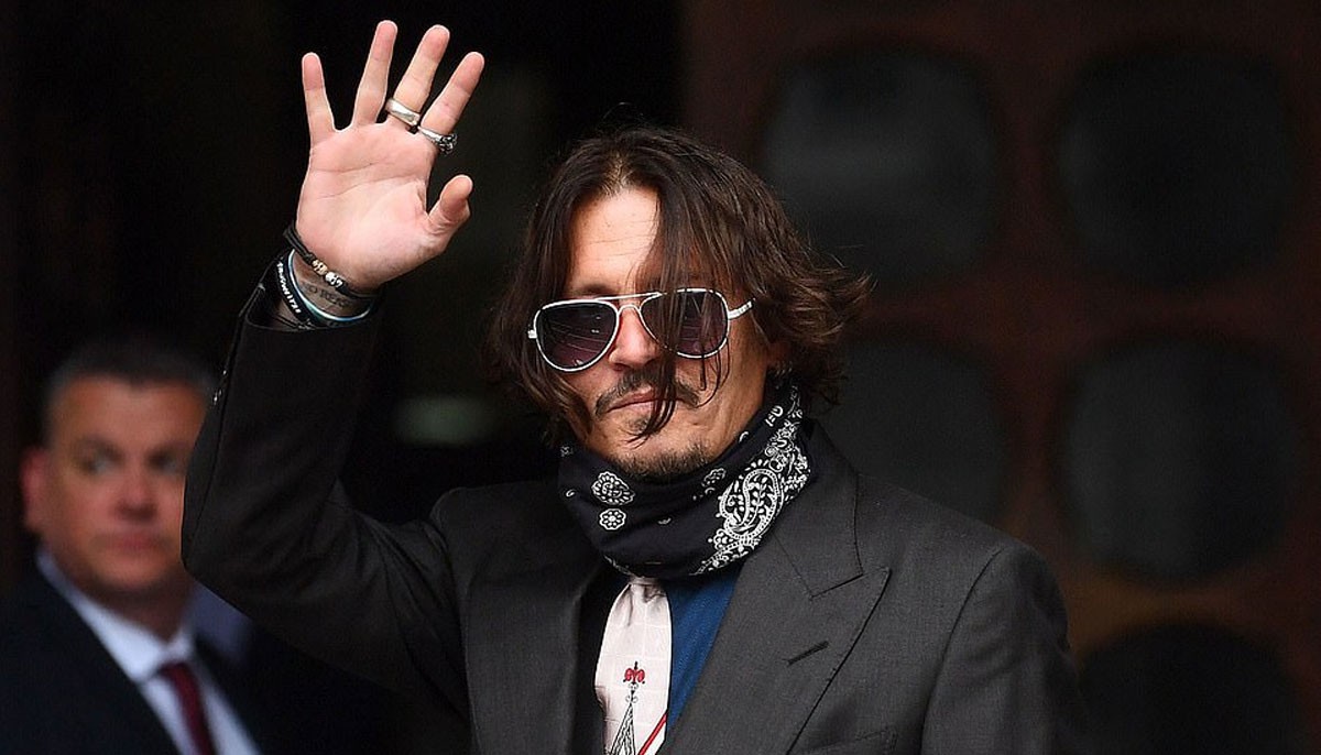 Johnny Depp s detached finger and bloodied photos shown in British court