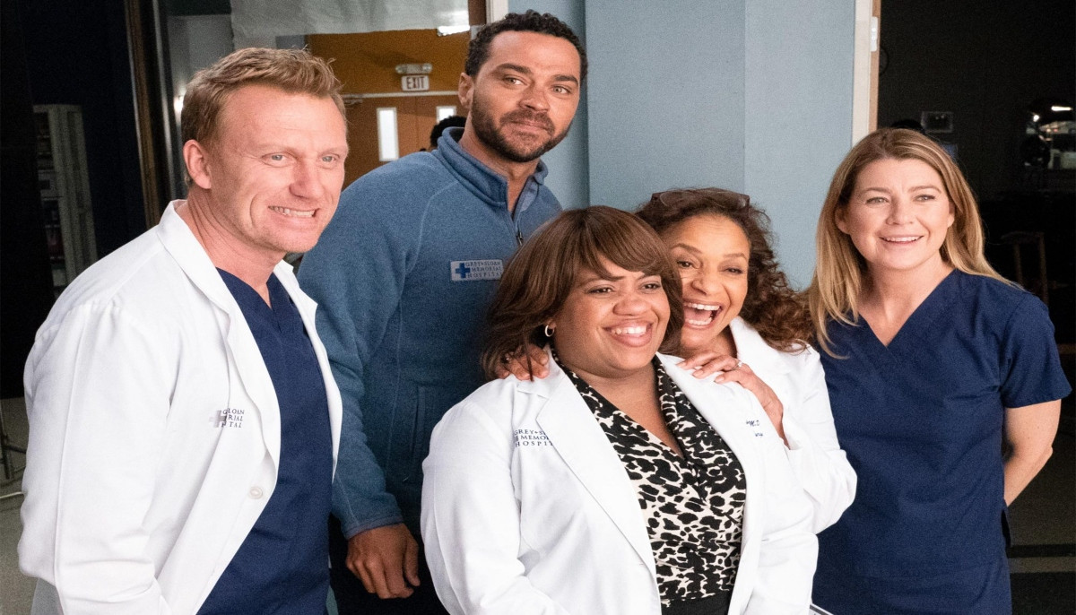 The 'Grey's Anatomy' premiere unveiled a surprise appearance that left