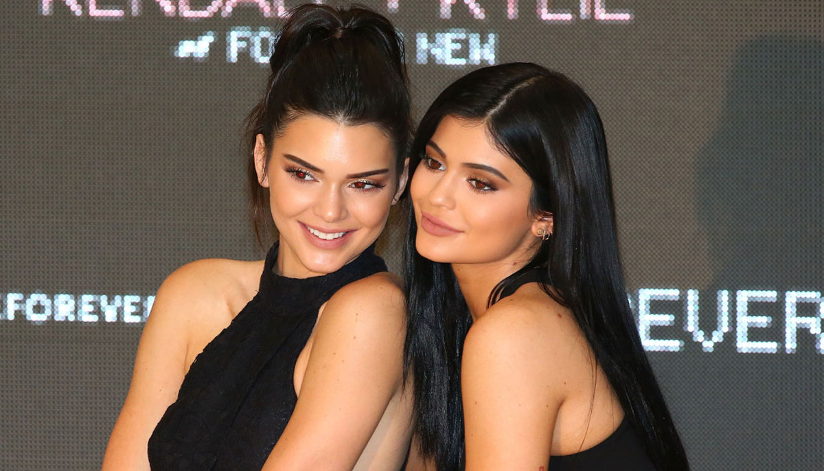 Kylie Jenner poses with 'bestfriend' Kendall Jenner on Stormi's ...