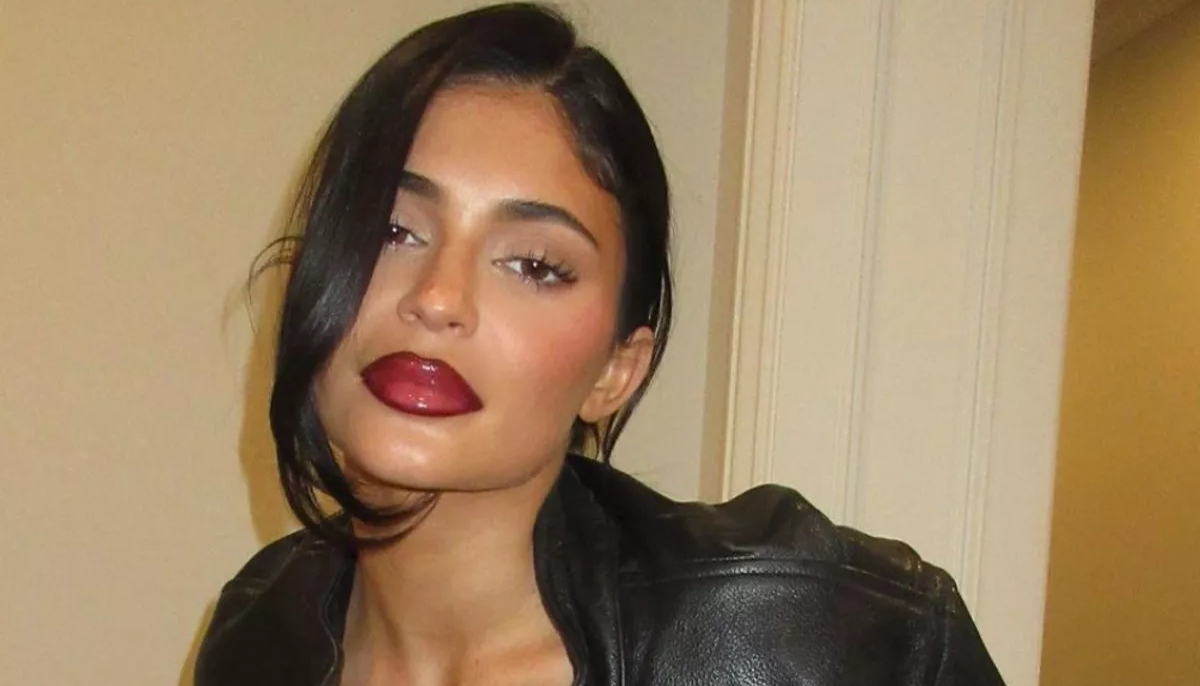 Kylie Jenner Flaunts 90 S Lip Trend In Her Latest Post The Celeb Post
