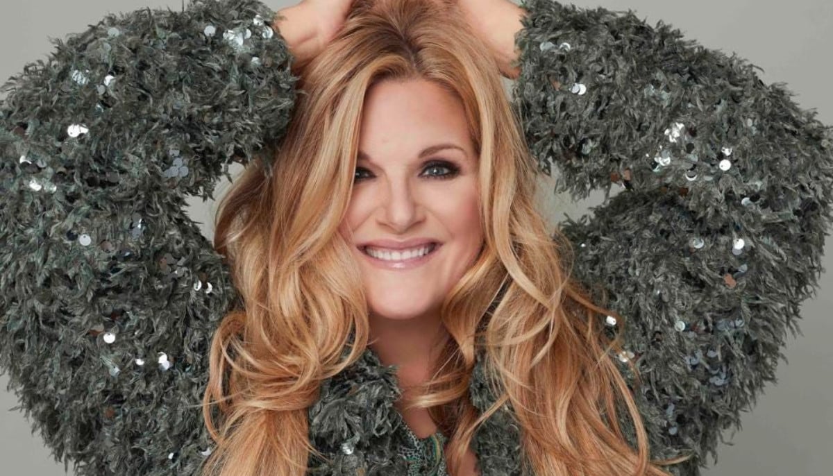 Trisha Yearwood flaunts in silver blinky dress at Kennedy Center Honors