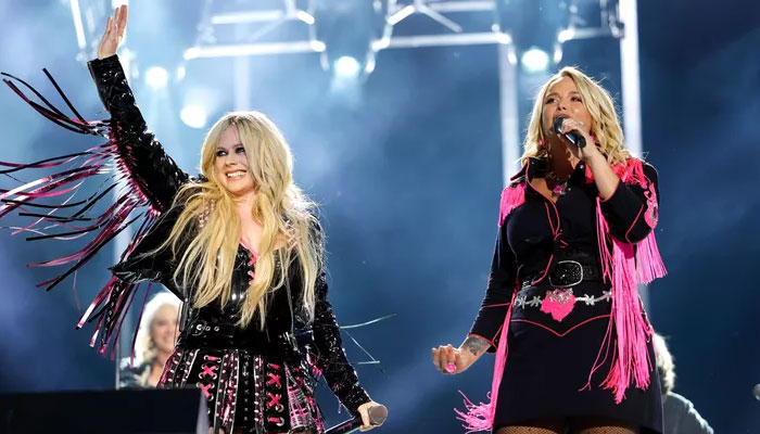 Miranda Lambert and Avril Lavigne wow CMA with surprise duets - The