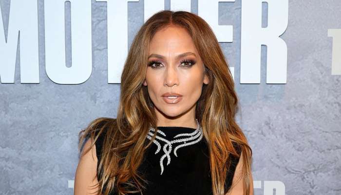 Jennifer Lopez welcomes summer with a Bang; 'Sexy bangs'